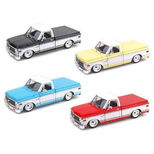 ダイキャストカー 1972 シェビー シャイアン Pick Up Truck Showroom Floor 1/24