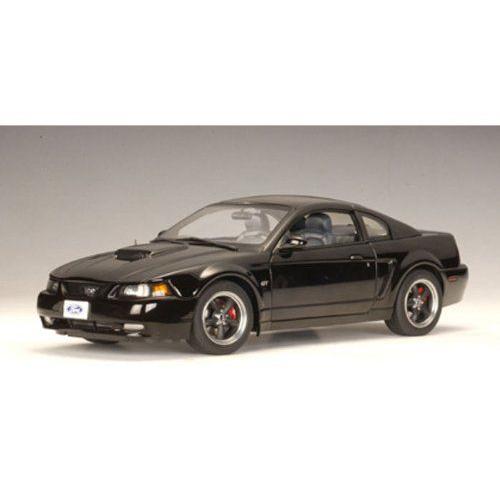 ダイキャストカー 2001 フォード Bullit マスタング ブラック 1/18