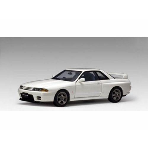 Nissan Skyline GTR R32 1/18 Crystal White : バリューセレクト Nissan Skyline GTR R32 1/18 Crystal White : バリューセレクト