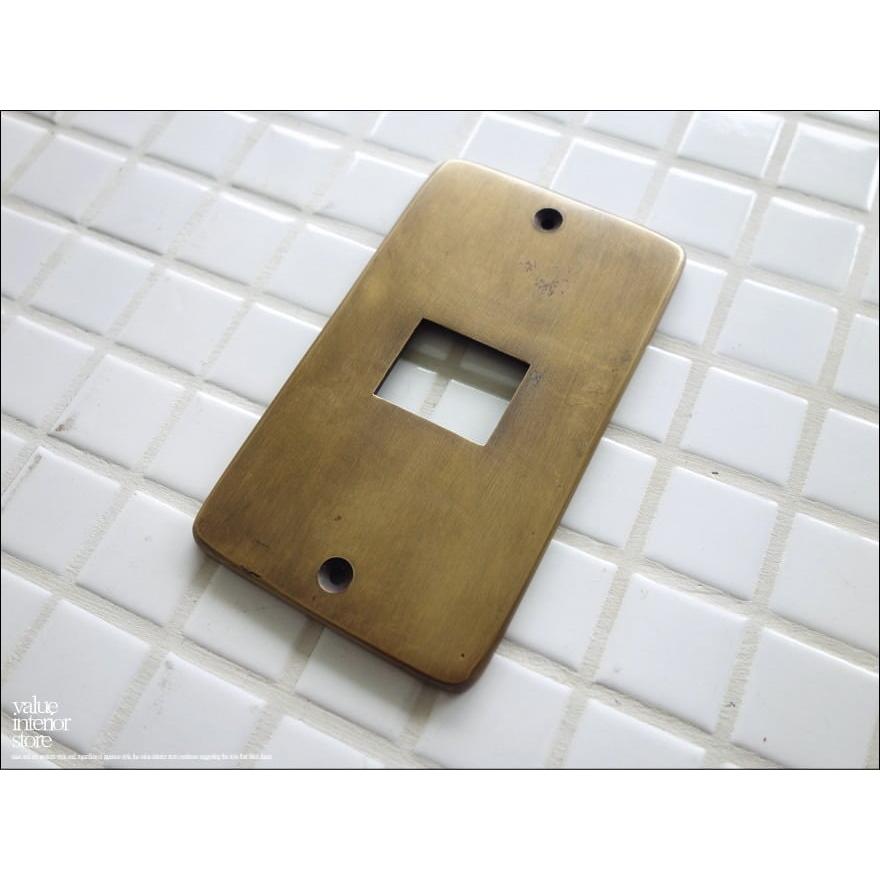 真鍮コンセントカバー1口用 スイッチカバー コンセントプレート スイッチプレート レトロ調 新品 アンティーク調 無垢の真鍮 | 