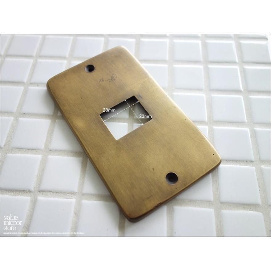 真鍮コンセントカバー1口用 スイッチカバー コンセントプレート スイッチプレート レトロ調 新品 アンティーク調 無垢の真鍮 |  | 03