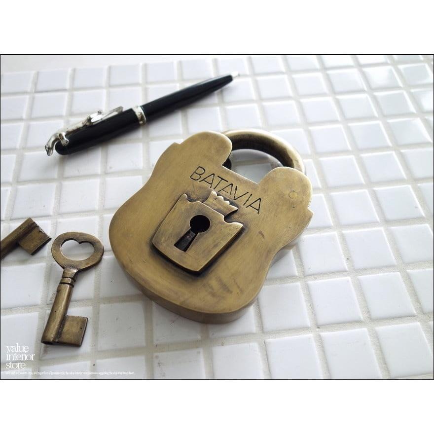 真鍮南京錠BATAVIA ブラスロック 鍵 錠前 カギ 大型 真鍮金物 エスニック 手作り インドネシア製 レトロ調 幅9cm × 長さ12.5cm(約) |  | 04