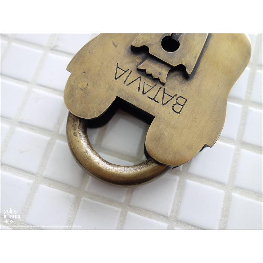 真鍮南京錠BATAVIA ブラスロック 鍵 錠前 カギ 大型 真鍮金物 エスニック 手作り インドネシア製 レトロ調 幅9cm × 長さ12.5cm(約) |  | 05