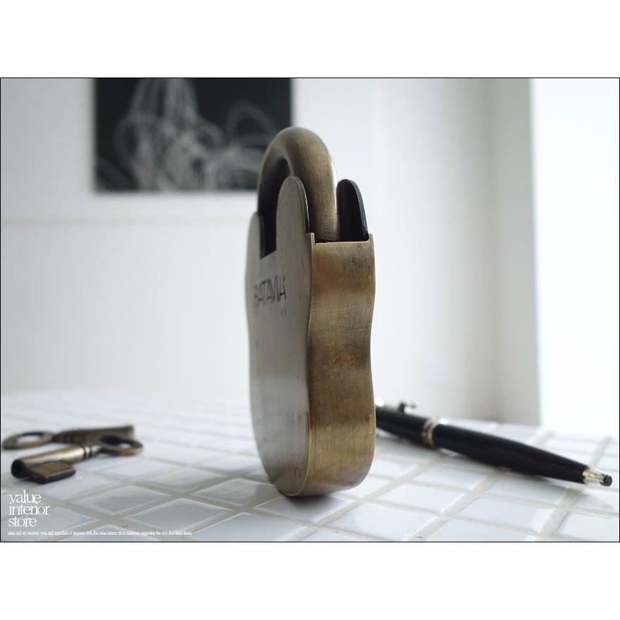 真鍮南京錠BATAVIA ブラスロック 鍵 錠前 カギ 大型 真鍮金物 エスニック 手作り インドネシア製 レトロ調 幅9cm × 長さ12.5cm(約) |  | 07