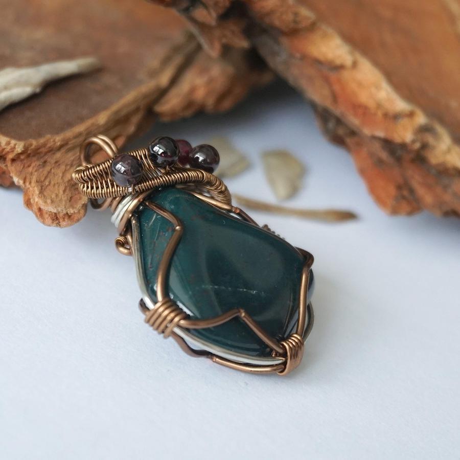 Raw Bloodstone and Garnet Necklace - Green Bloodstone Pendant - March Birthstone Jewelry - Antique Bronze Necklace - 24 Inch Antique Bronze｜valueselection｜03