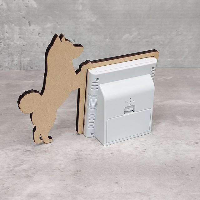 電波時計】ワンちゃんが寄り添う電波デジタル時計 ― シーズー : VANIVO