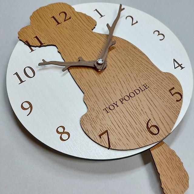 はみだしワンちゃん振り子壁掛け時計 トイプードル レッド おしゃれ