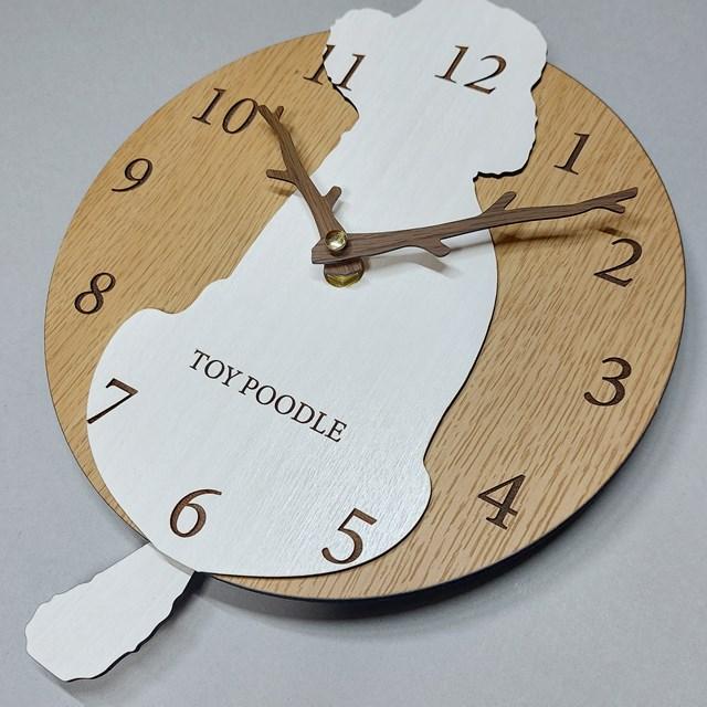 はみだしワンちゃん振り子壁掛け時計 トイプードル 白 おしゃれ 職人が