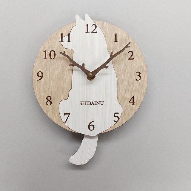 はみだしワンちゃん振り子壁掛け時計 柴犬 白 おしゃれ 職人が作る日本