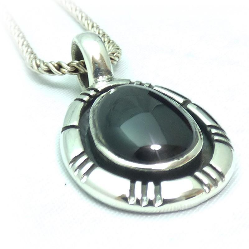 ネイティブ系 37mmドロップ型 オニキス埋め込み シルバー ペンダント