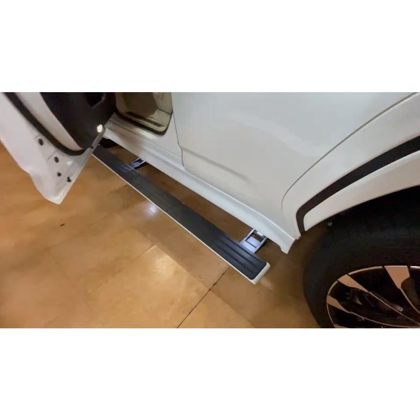 トヨタ ランドクルーザー LC300 電動サイドステップ / ランニング