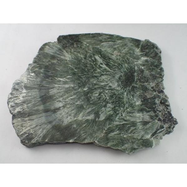セラフィナイト（両面研磨済）原石　ロシア産　寸法　：　１０１．５X８６．０X３．２ｍｍ/１５８ｇ