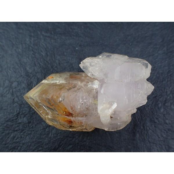 石油入りエレスチャル水晶(Elestial Oil lnclusion Quartz) Balochistan, Pakistan 産　寸法　：　７５．１X４７．９X３１．５ｍｍ/１１４ｇ
