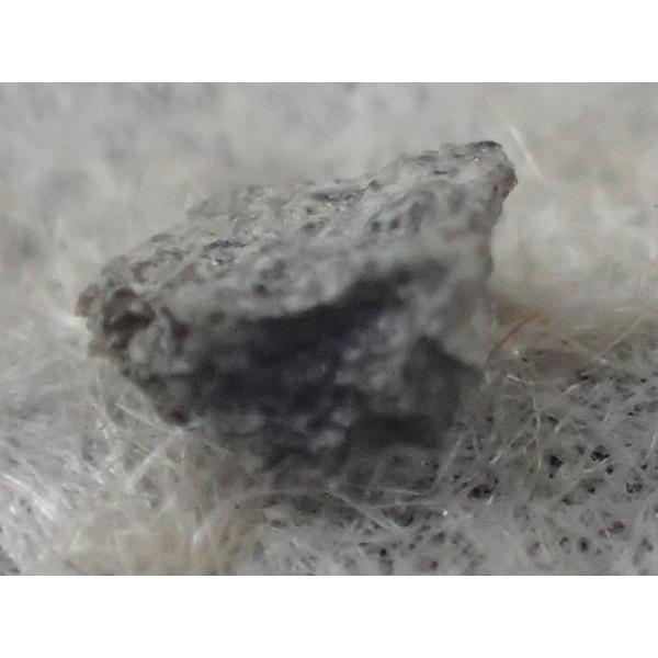 大切な人へのギフト探し the of Piece A Rock 火星から飛来してきた隕石(Mars Mars Tissnt）　発見地　：　モロッコ　寸法　：　3.1X2.0X1.3mm/0.05cts Meteorite その他コレクション、趣味