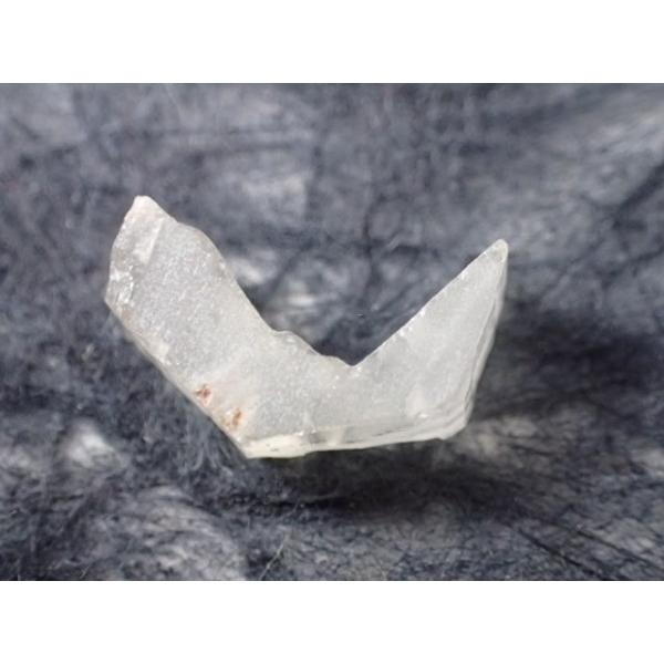 フェナカイト原石　ロシア産　寸法　：　11.3X6.9X3.9mm/1.75cts　Heaven&Earth社 証明書付