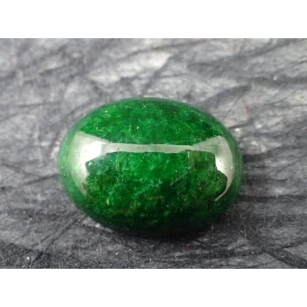 天然ひすい　カボションカット　ミャンマー産　寸法　：　19.8X15.0X6.7mm/18.90cts ルースケース付　５月の誕生石