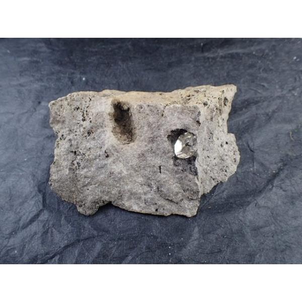 Herkimer Crystal(ハーキマーダイヤモンド),母岩付 Herkimer, New York, USA 産　寸法　：　113.6X77.7X38.1mm/251g｜vecsutoneclub