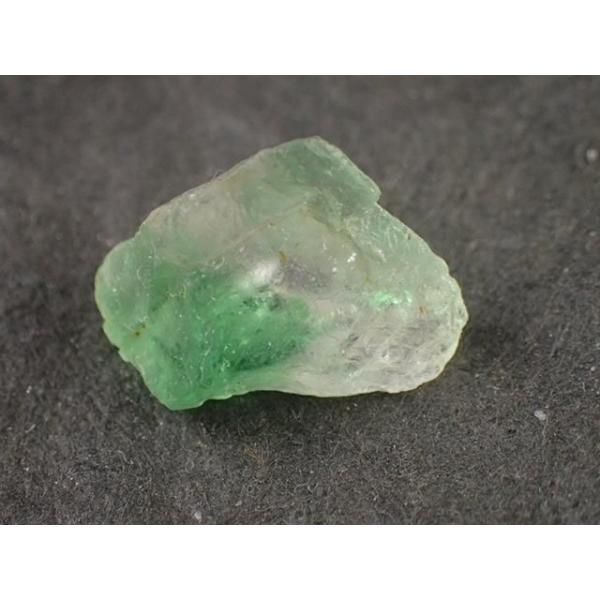 最高品質カラー・チェンジ・フローライト原石（Fluorite) コロンビア・ボヤカ 産　寸法　：　22.2X15.0X13.4mm/4.4g｜vecsutoneclub