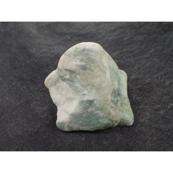 最高品質糸魚川翡翠(Jadeite from Niigata) 新潟県糸魚川市 産 寸法 最高品質糸魚川翡翠(Jadeite from Niigata) 新潟県糸魚川市 産 寸法