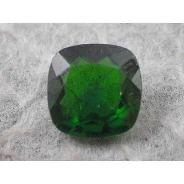 最高品質Russian Diopside(ロシアンダイオプサイト）　自由カット　ロシア産　寸法　：　8.8X8.8X4.1mm/2.55ct　ルースケース付