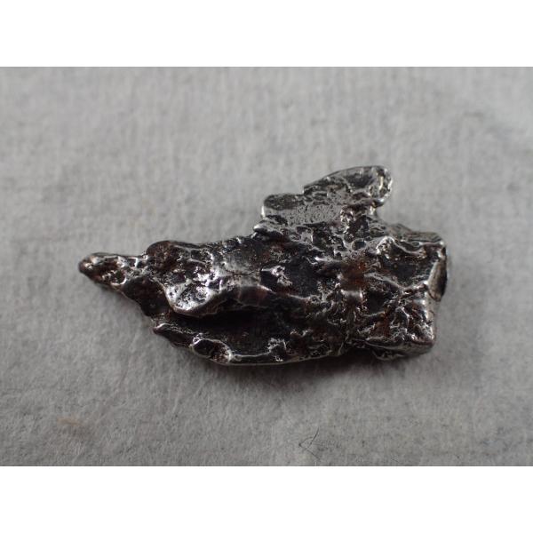 最高品質カンポ・デル・シエロ隕石（Campo del Cielo Meteorite)　落下地　：　Fall region, Chaco Argentina  寸法　：　22.1X11.5X4.0mm/2.7g｜vecsutoneclub｜03