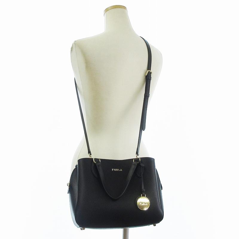 美品 フルラ レザー 2way ショルダーバッグ ミネルヴァ ロゴチャーム 黒 美品 フルラ レザー 2way ショルダーバッグ ミネルヴァ ロゴ