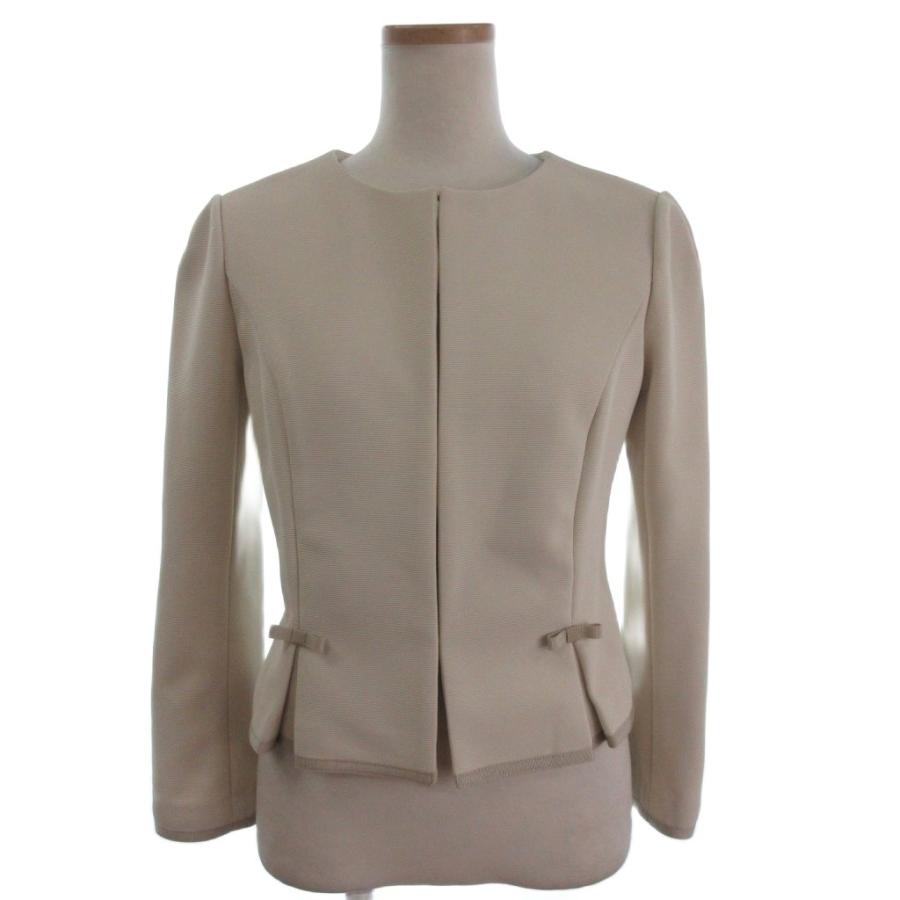 【未使用　タグ付き】トッカ　ノーカラー　ジャケット　リボン　タック　白　XS トッカ TOCCA ノーカラージャケット ブレザー フックボタン リボン