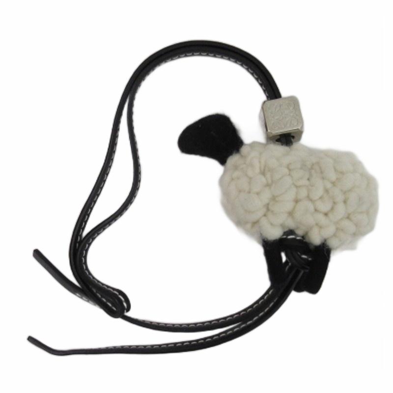 【中古】ロエベ LOEWE フェルト シープ 羊モチーフ チャーム ホワイト ■GY09 レディース LOEWE（ロエベ） フェルト シープ 羊モチーフ チャーム ホワイト