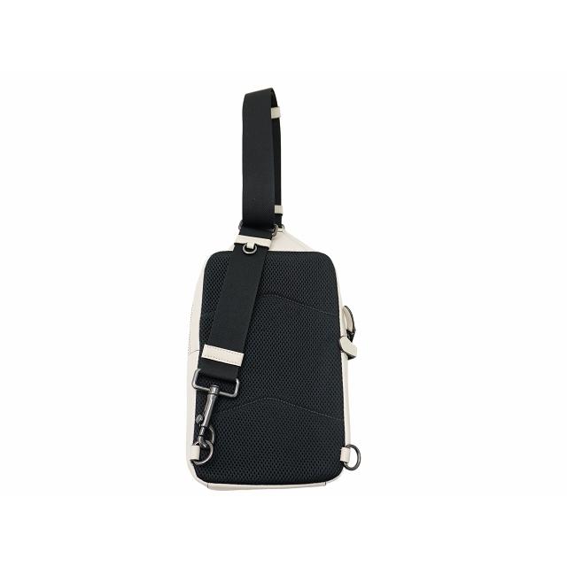 COACH（コーチ） シグネチャー エンボス ボディバッグ ショルダー 