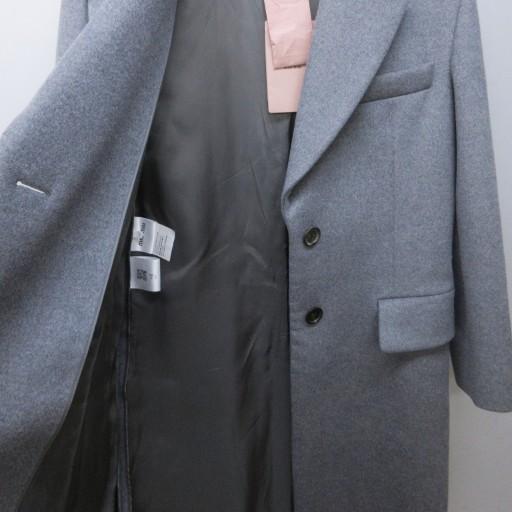 【中古】未使用 ミュウミュウ 23AW タグ付 シングルブレステッド チェスターコート ウールカシミヤ エンボスロゴ 42 miu miu（ミュウミュウ） 未使用品 miumiu 23AW タグ付 シングルブレス