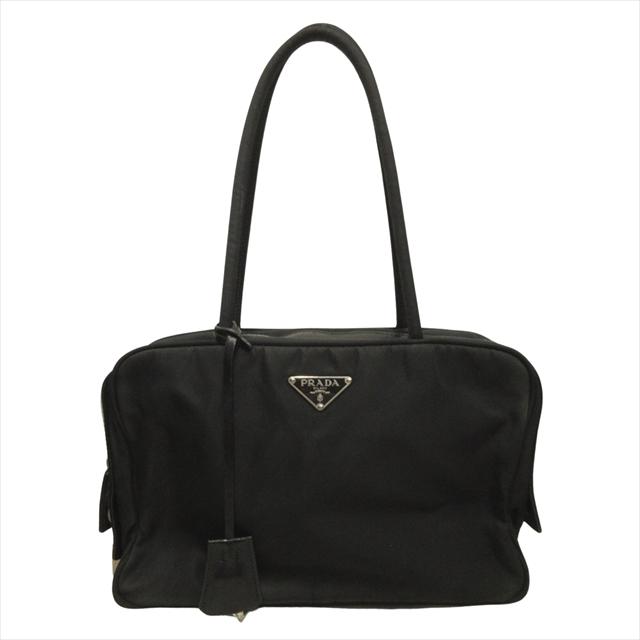 PRADA 黒 ナイロンバッグ　縦17センチ横26センチ PRADA 黒 ナイロンバッグ縦17センチ横26センチ