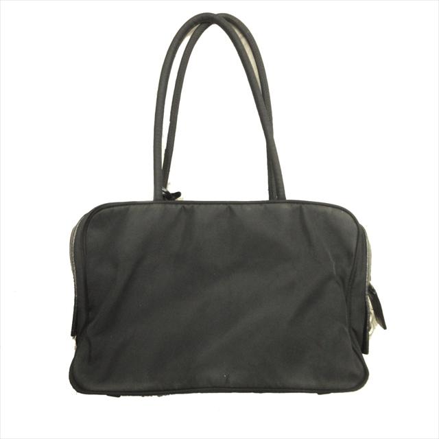 PRADA 黒 ナイロンバッグ 縦17センチ横26センチ