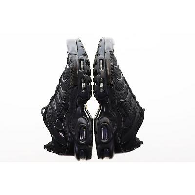 NIKE（ナイキ） NIKE AIR MAX PLUS TRIPLE BLACK 27cm 604133-050 エア