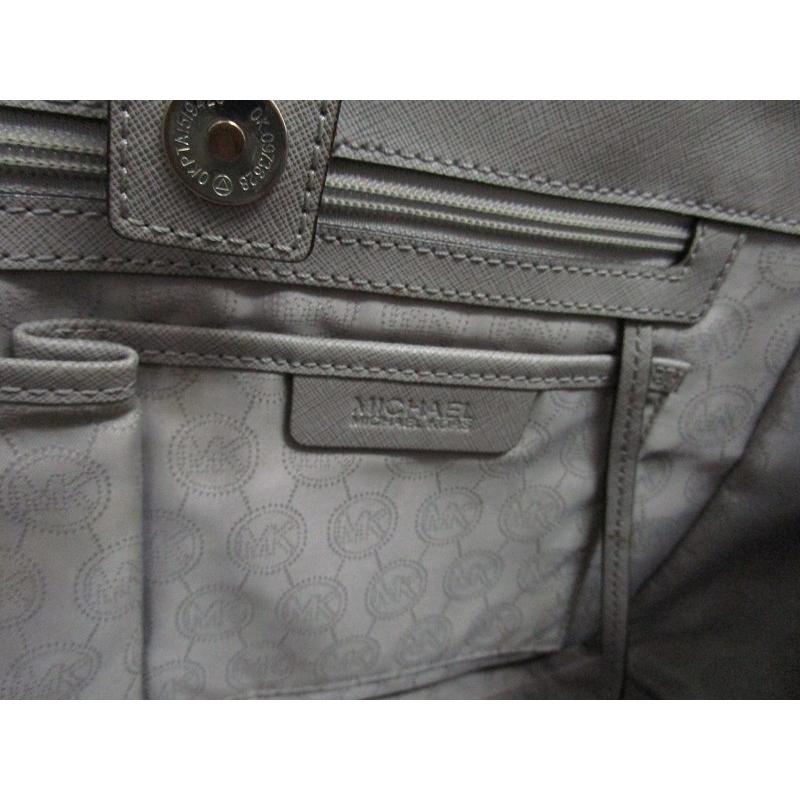 マイケルコース MICHAEL KORS レザー ハンドバッグ メタルロゴ 銀金具 ロゴ底鋲 ロゴジップ ベージュ系 0503 ■GY14 レディース｜vectorpremium｜08