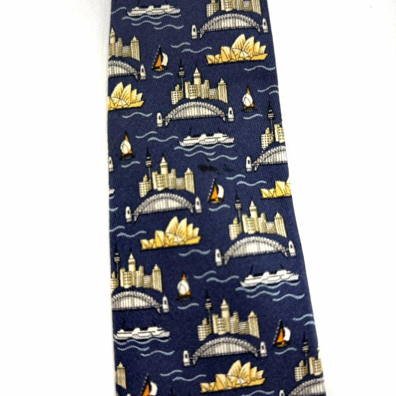 新品タグ付　サルヴァトーレフェラガモ　ネクタイ　ネイビー　シルクジャガード FERRAGAMO（フェラガモ） サルヴァトーレフェラガモ Salvatore