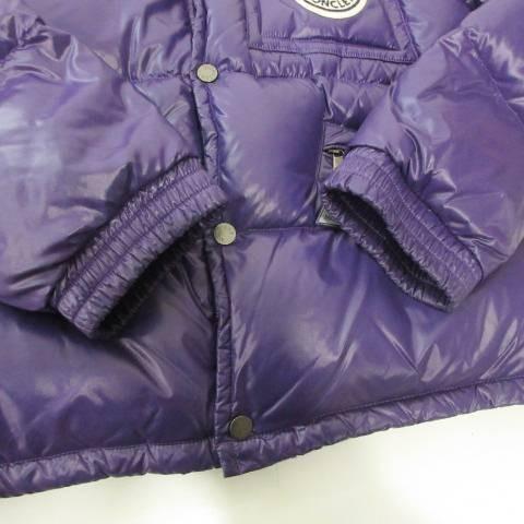 MONCLER（モンクレール） ダウンジャケット ワンポイント ロゴ