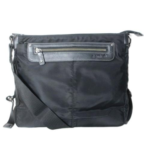 アニエスベーボヤージュ　牛革×ナイロン　ロゴ型押し　軽量クロスボディバッグ黒 アニエスベー ボヤージュ Agnes b. VOYAGE ショルダーバッグ ナイロン