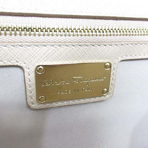 極美品 サルヴァトーレ フェラガモ チェーンウォレット ベージュ 極美品 サルヴァトーレ フェラガモ チェーンウォレット ベージュ