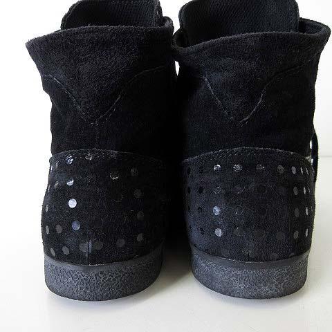 にゃーお アッパーには新たな年の幕開けを祝うレッドカラーのステッチ