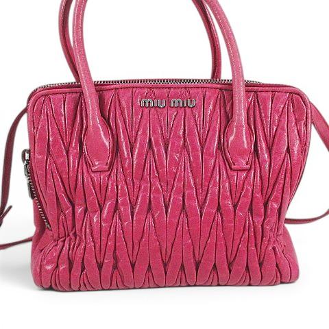 miumiuマテラッセ 2WAYハンドショルダーバック ピンク【中古】 miu miu（ミュウミュウ） マテラッセ 2WAY ハンド ショルダー バッグ