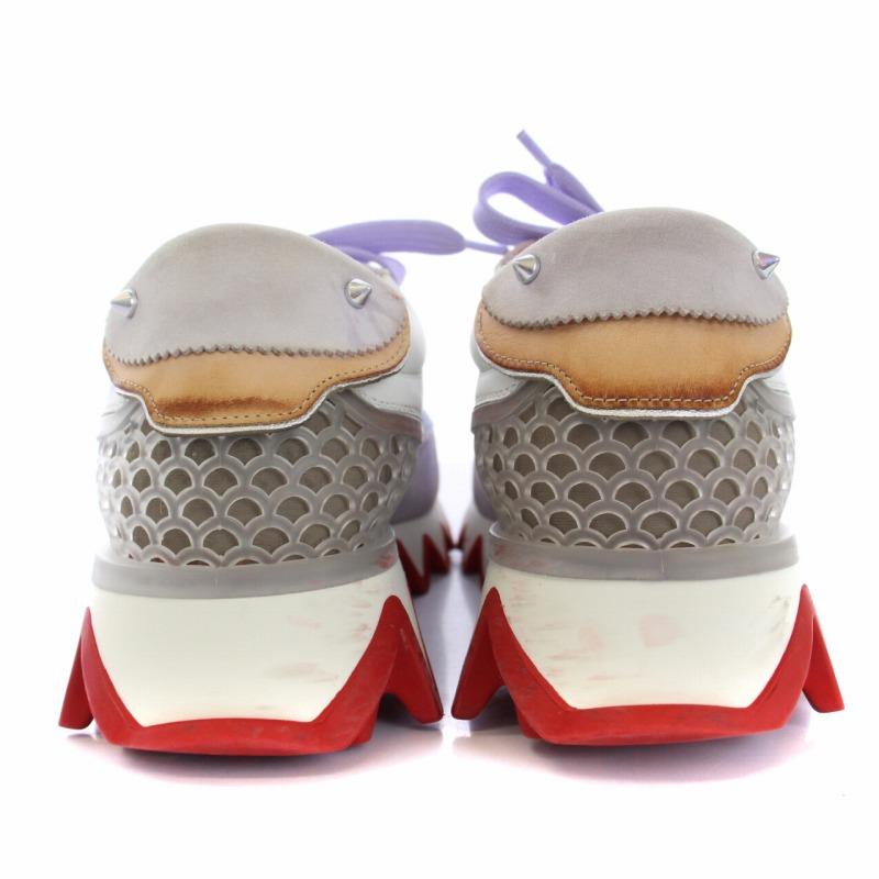 大人も着やすいシンプルファッション クリスチャンルブタン スニーカー