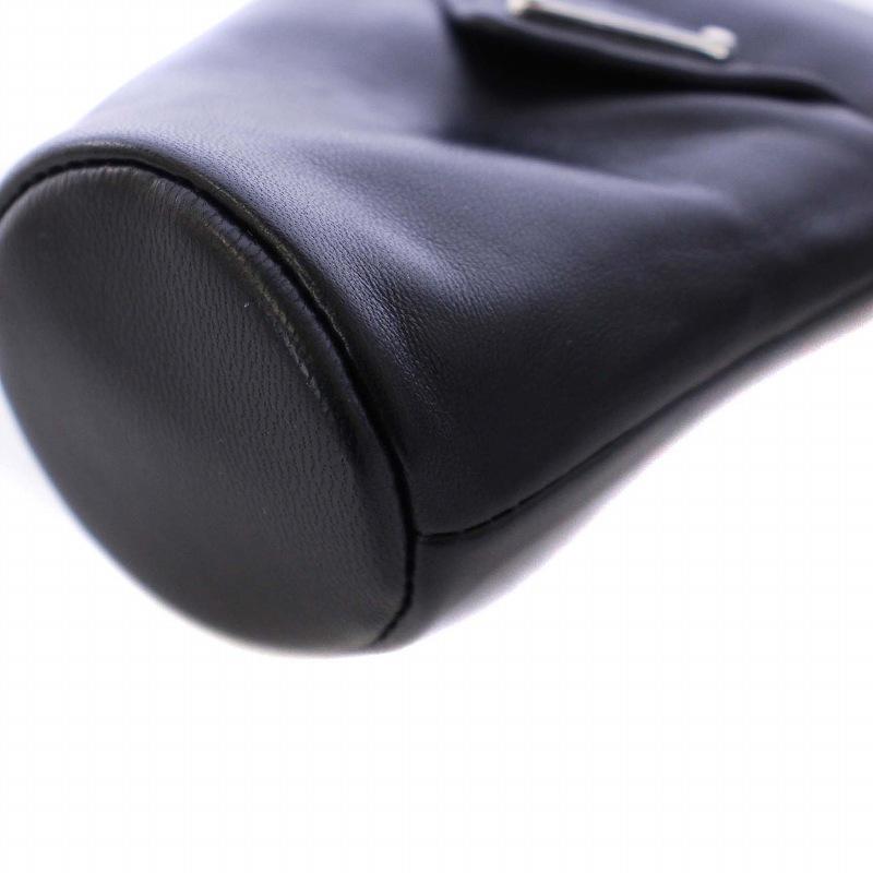 PRADA プラダ ナッパレザー ミニ ネックレスポーチ 三角プレート PRADA プラダ ナッパレザー ミニ ネックレスポーチ 三角プレート