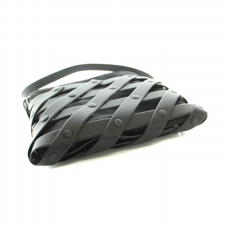 ISSEY MIYAKE イッセイミヤケ スパイラルグリッド トート ハンド 黒 格子が躍る、イッセイ ミヤケのバッグ。｜Fashion｜madameFIGARO.jp