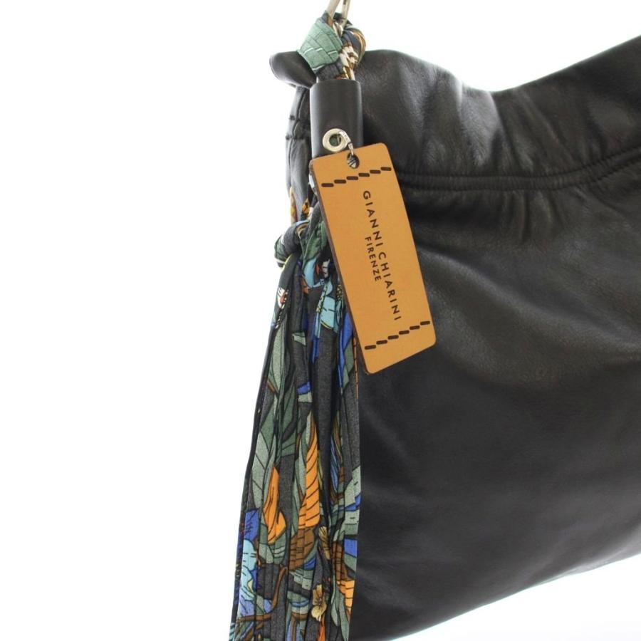 ジャンニキャリーニ ワンショルダーバッグ レザー スカーフチャーム付き 黒 ジャンニキャリーニ GIANNI CHIARINI ワンショルダーバッグ レザー