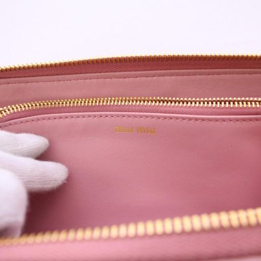 miu miu（ミュウミュウ） ラージマトラッセナッパレザーウォレット