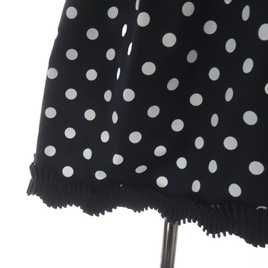 ユナイテッドアローズ タック フリルVネック ハーフスリーブ ブラウス タックフリルで顔周りを華やかに彩る、大人の甘めブラウス。 襟ぐり