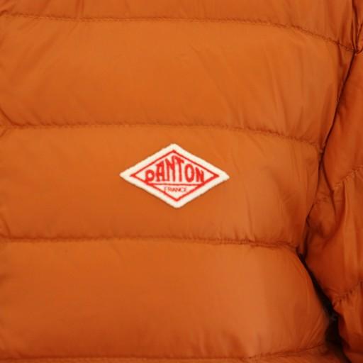 DANTON オレンジ インナーダウンジャケット 気になりますよね、お察しします。｜ビームス ウィメン 原宿｜BEAMS