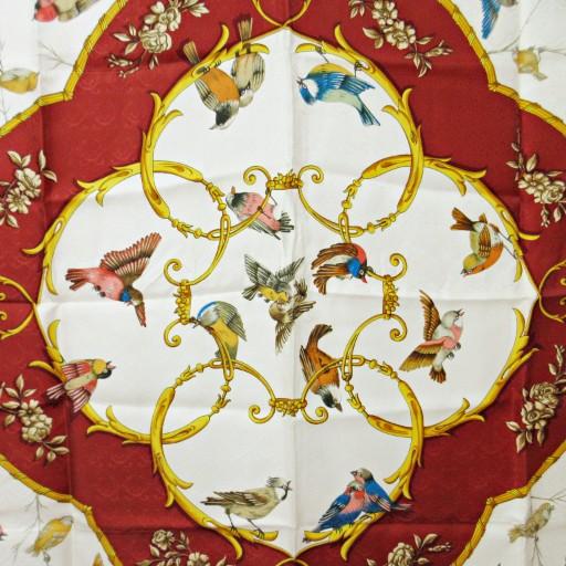 【中古】エルメス HERMES 美品 カレ90 LA CLE des CHAPS 自由の天地への鍵 スカーフ シルク 鳥 バード 総柄 白 赤 HERMES（エルメス） 美品 カレ90 LA CLE des CHAPS 自由の天地への鍵