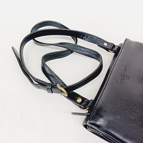 【英国製】MARGARET HOWELL レザーショルダーバッグ ブラック 英国製】MARGARET HOWELL レザーショルダーバッグ ブラック 中古・古着