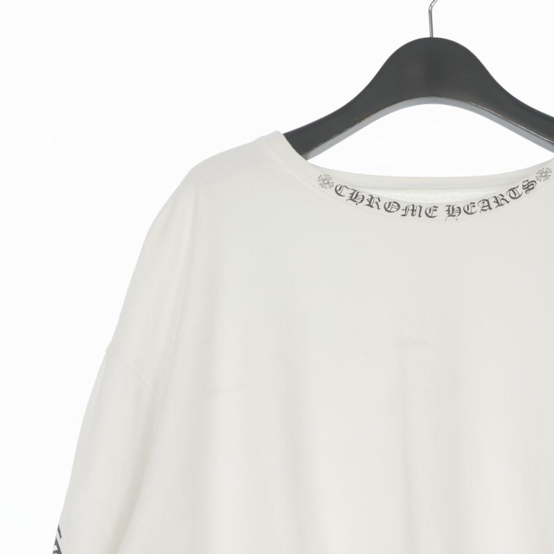 CHROME HEARTS（クロムハーツ） ネックロゴ プリント クルーネック